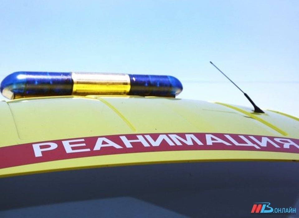 Двое взрослых и двое детей пострадали в ДТП с фурой в Волгограде
